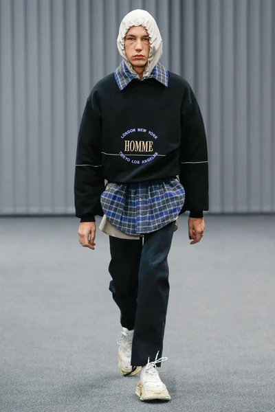 Look 25